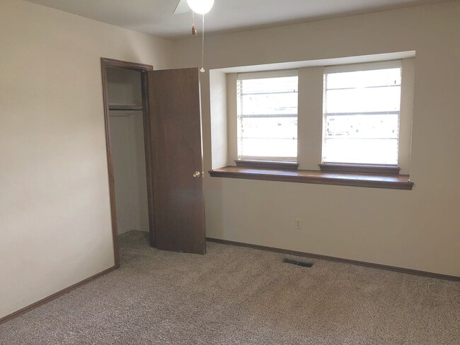 Building Photo - Great Location! Central Edmond!