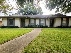 Building Photo - 2 Bed, 2 Bath Duplex near White Rock Lake!