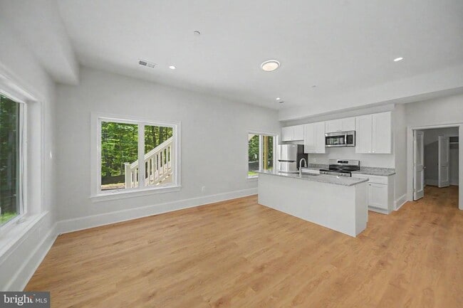 Building Photo - 10205 Sorrel Ave