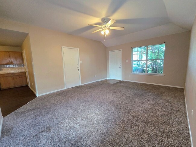 Building Photo - AVAILABLE NOW!!