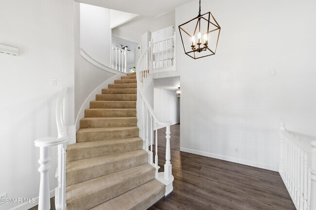 Building Photo - 6945 Via Alba