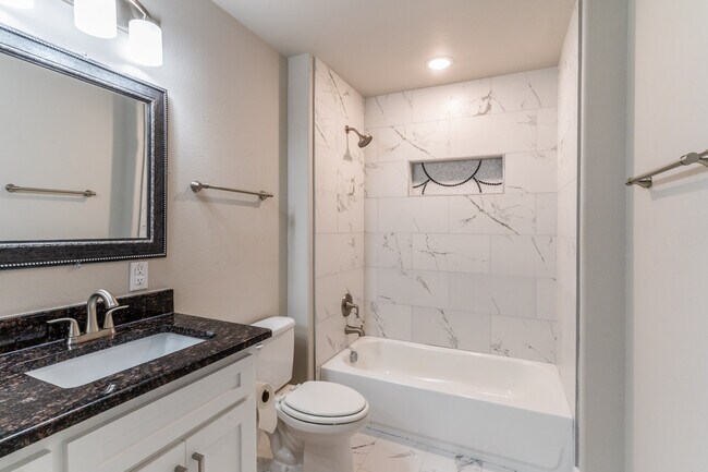 Building Photo - 310 Ditto Ave