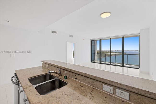 Building Photo - 601 NE 36th St