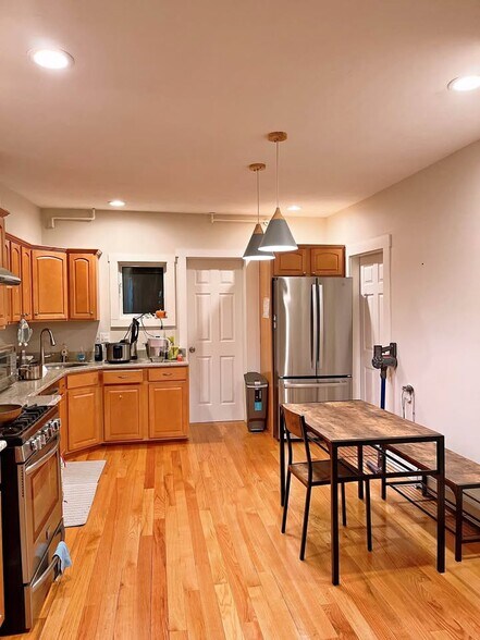 Primary Photo - 22 Belmont St
