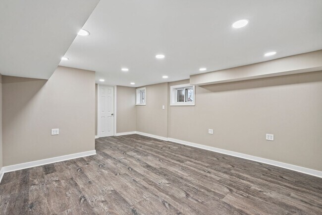 Building Photo - Recently Renovated 4 Bedroom Home in Swissvale - Available in March