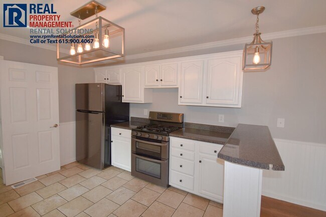 Building Photo - Amazing 4 bd 3 bath home! Fenced in yard, Attached garage and Bonus room, washer and dryer included!