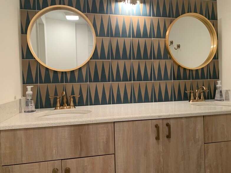 Primary bath with dual vanity and walk in shower - 149 Treetop Knl Dr