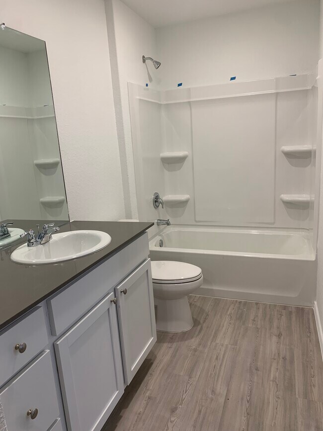 Bathroom 02 - 20418 Onyx Ring