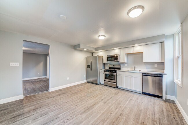 Building Photo - 744 Proctor Way