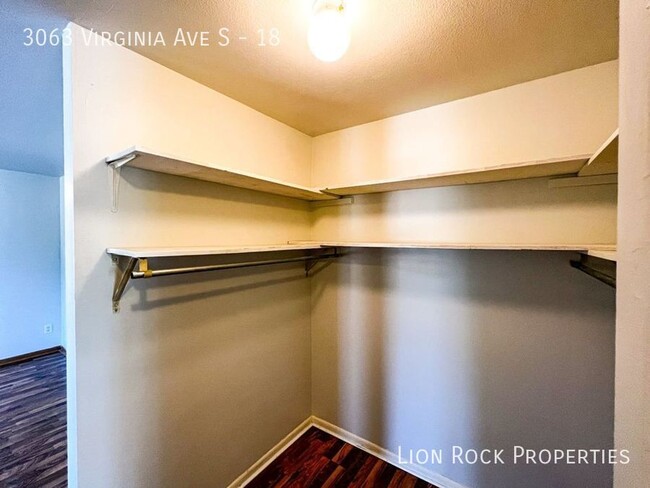 Building Photo - Cozy 1 bedroom in a Great St. Louis Park L...