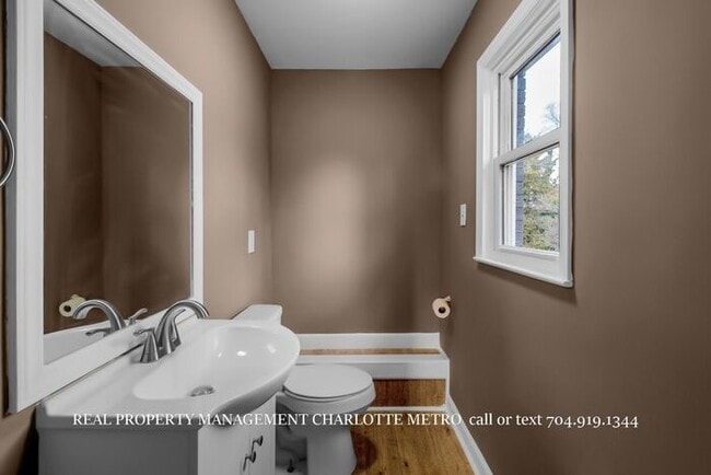 Building Photo - A Cozy Rock Hill Retreat Close to It All