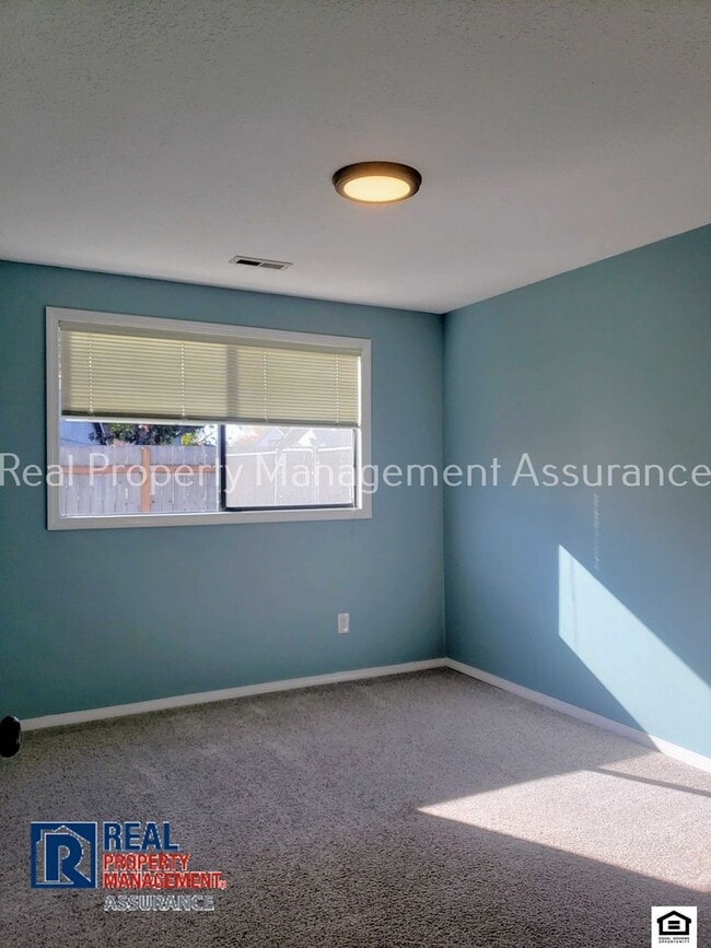 Building Photo - 1400 NE 14th Ave