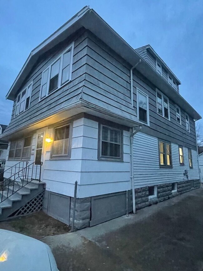 Building Photo - 1462 E 175th St