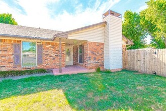 Building Photo - 1425 Venus Cir