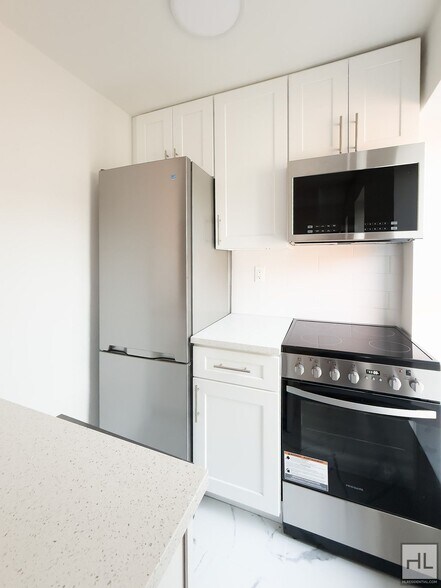 Building Photo - FULTON STREET / Available Now – No Fee! Sp...