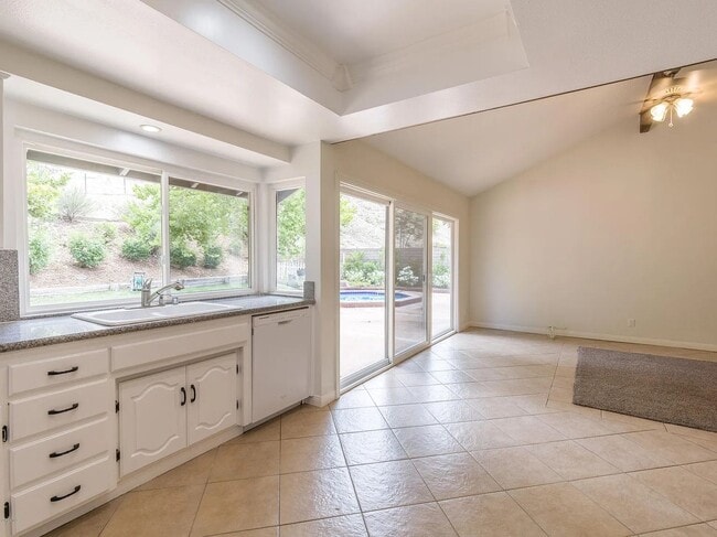 Building Photo - Beautiful 4 bed 2 bath house in Agoura Hills