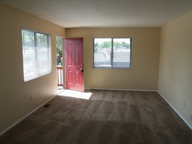Building Photo - Littleton Ranch Style Townhome - 2 Bedroom...