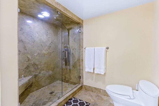 Building Photo - 1717 N Bayshore Dr