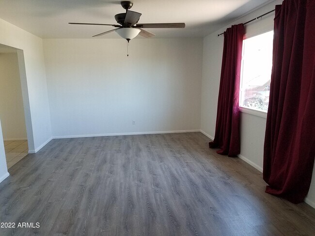 Building Photo - 6401 E Parkview Dr