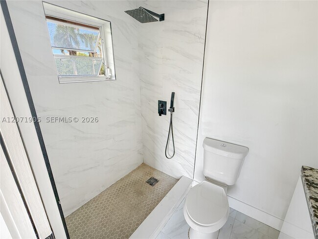 Building Photo - 8035 Lake Dr