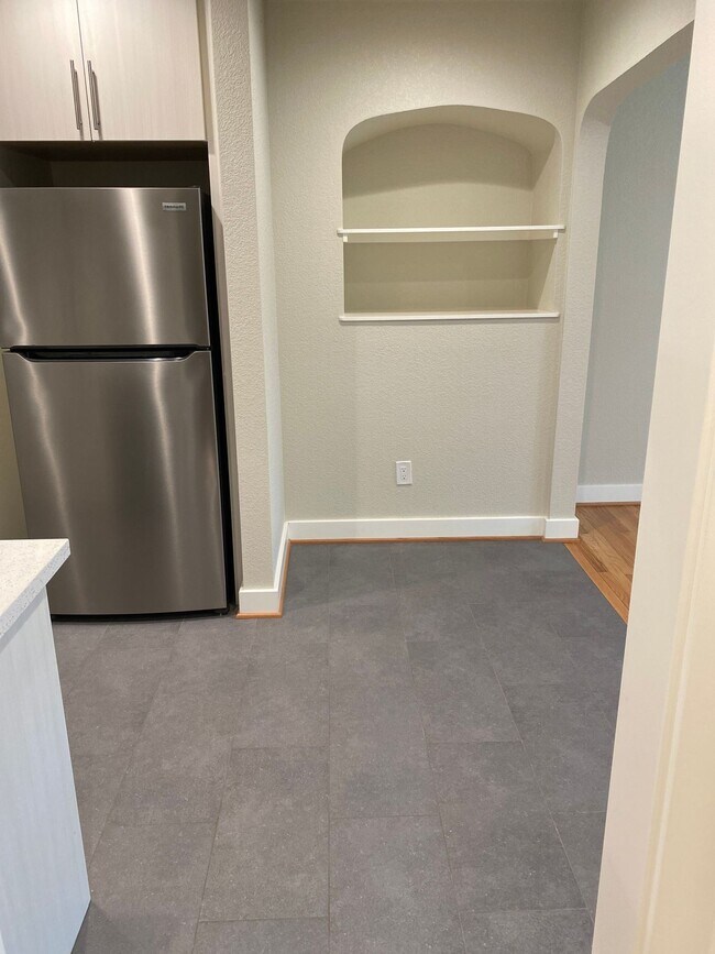 Building Photo - Modern Vintage Alberta Arts  1250sqft 1BR-...