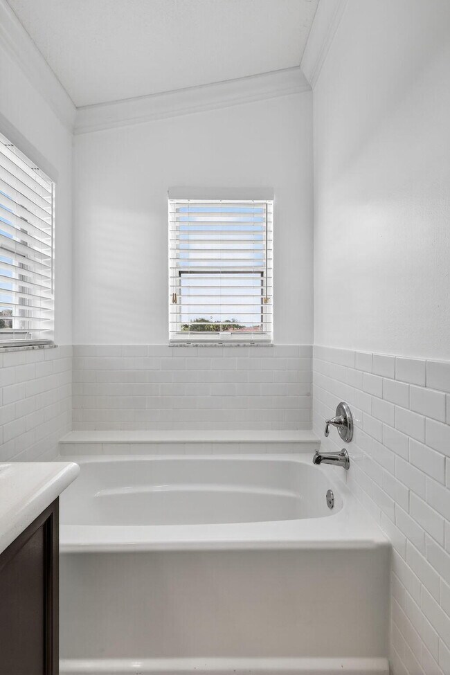 Building Photo - 8225 Pelican Harbour Dr