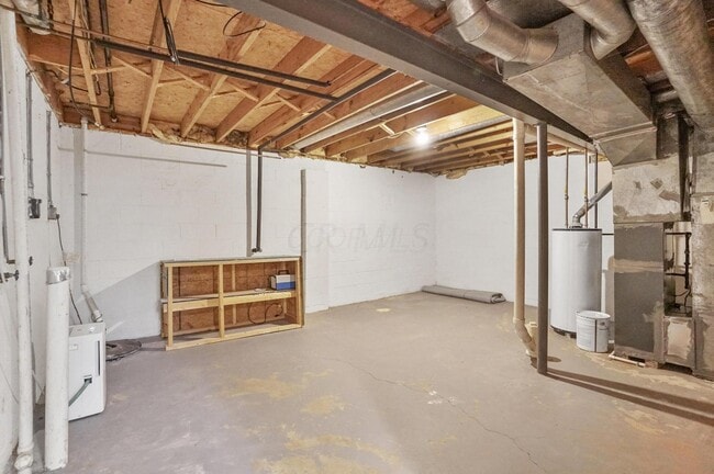 Building Photo - 384 W Powell Rd