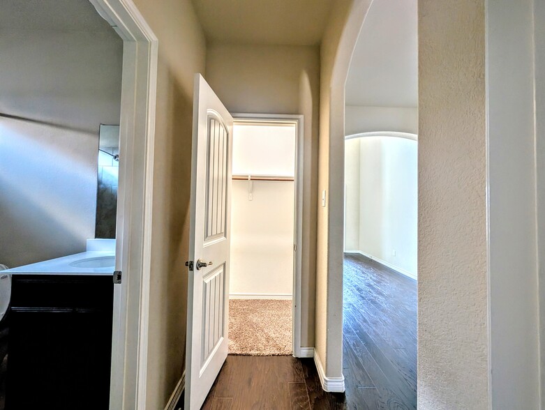 Building Photo - 10104 Kemah Pl