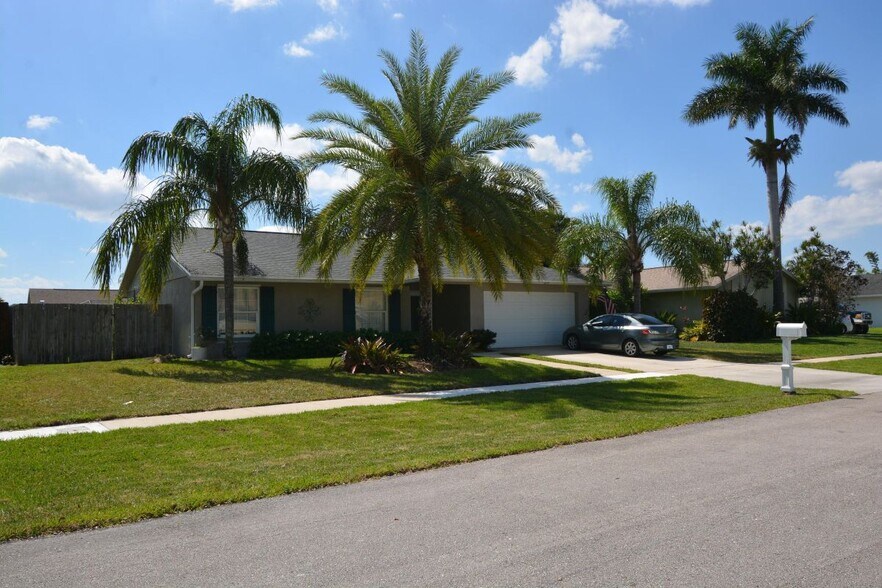Building Photo - 1379 Pinetta Cir