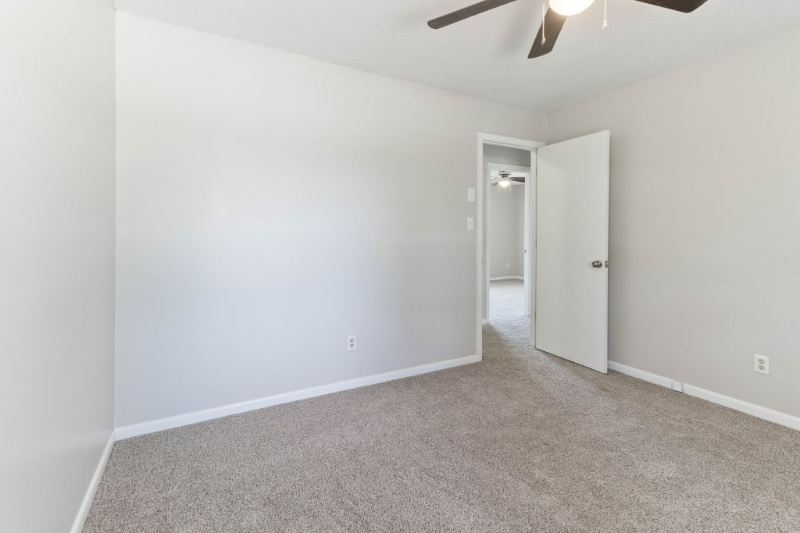 Building Photo - 6118 Lexington Dr