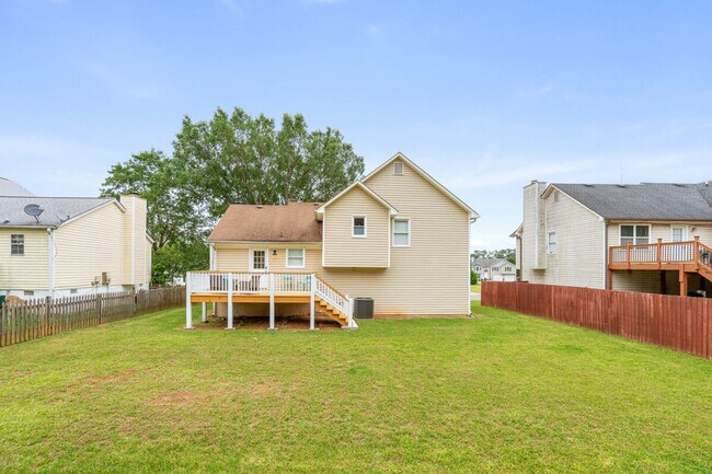 Building Photo - 13 Huntcliff Dr