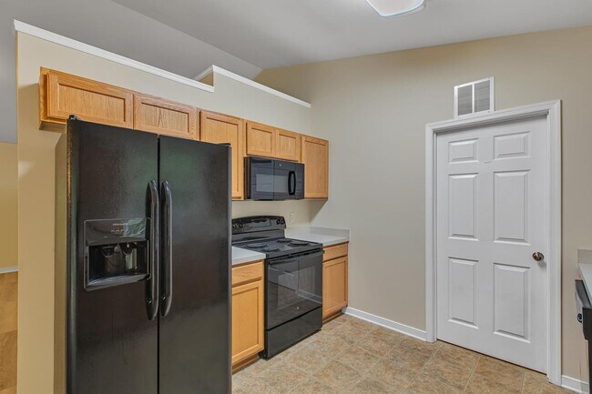 Building Photo - Charming 3-Bedroom Home on Large Acreage L...