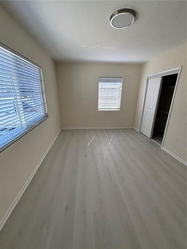 Building Photo - 8530 Crespi Blvd