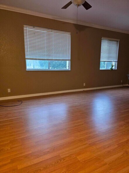 Building Photo - 2866 S Oasis Dr