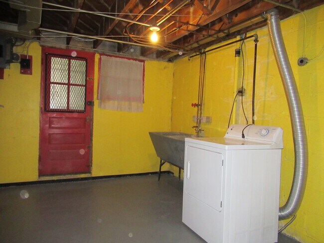 Building Photo - 1419 Winston Ave