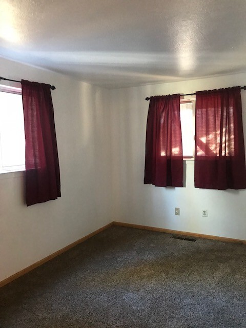 Building Photo - Two bedroom Two bath Condo close to the NV...