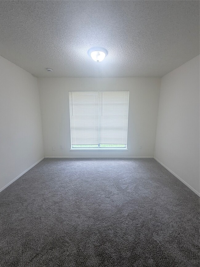 Building Photo - 8119 Knightwood Forest Dr