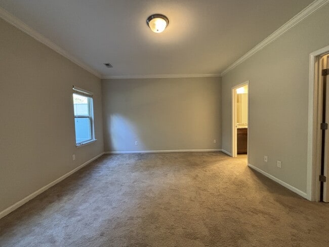 Building Photo - 318 Princess Pl