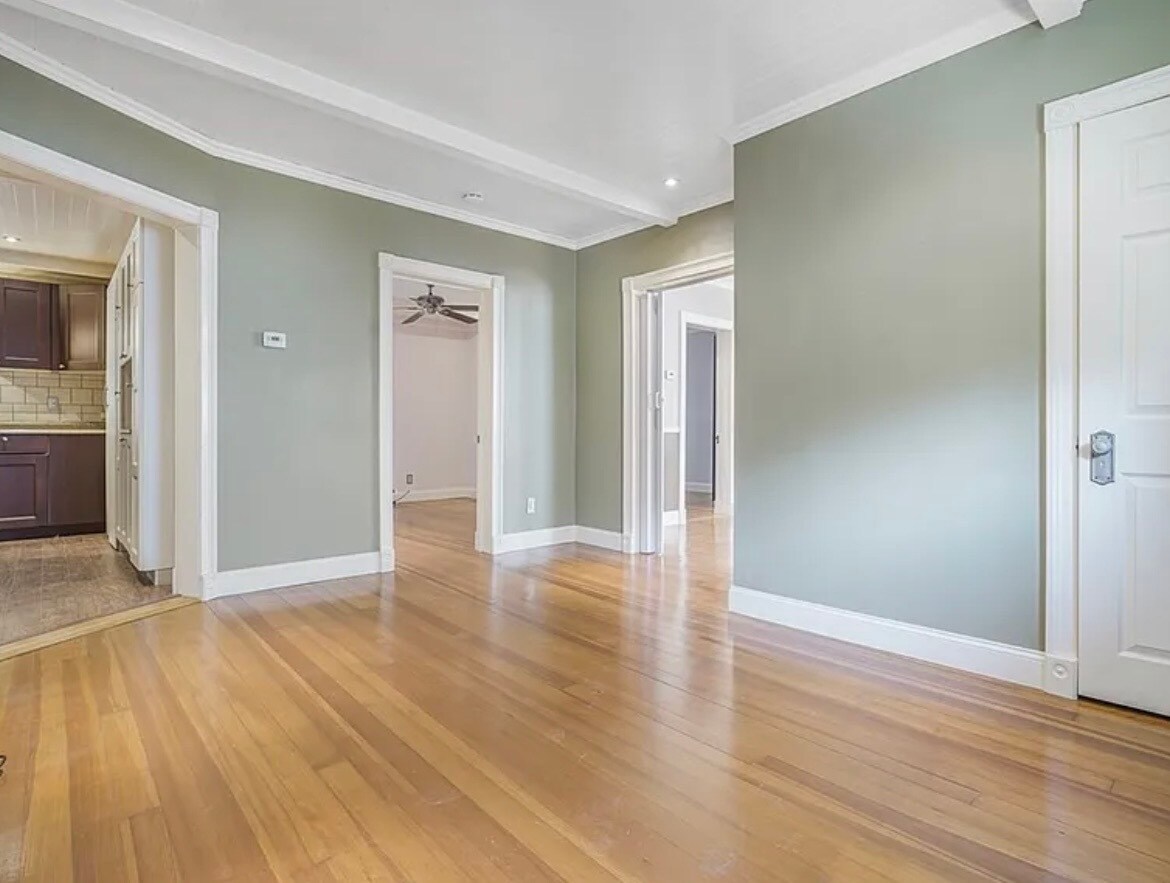 Building Photo - 475 Tecumseh St