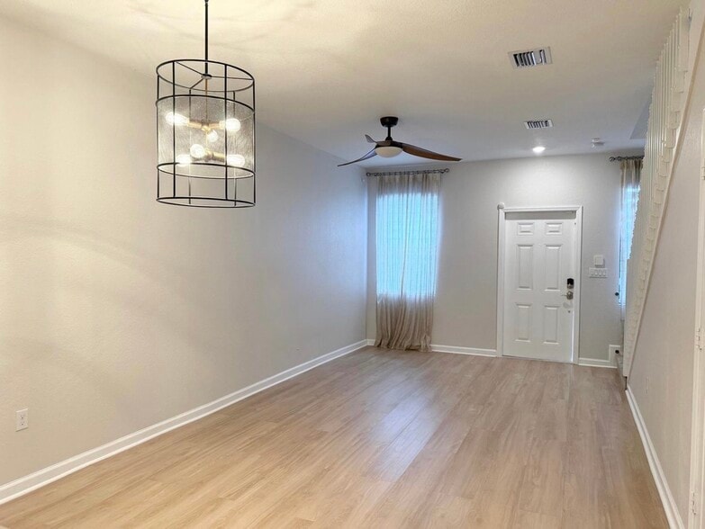 Building Photo - 378 NE 47th Pl