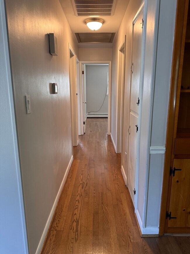 Building Photo - 104 Tanzalon Dr