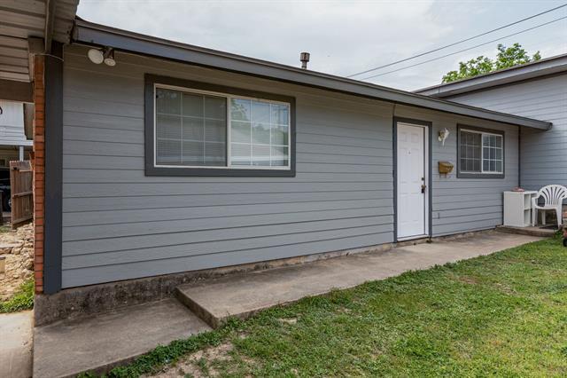 Building Photo - 5322 Lovell Ave