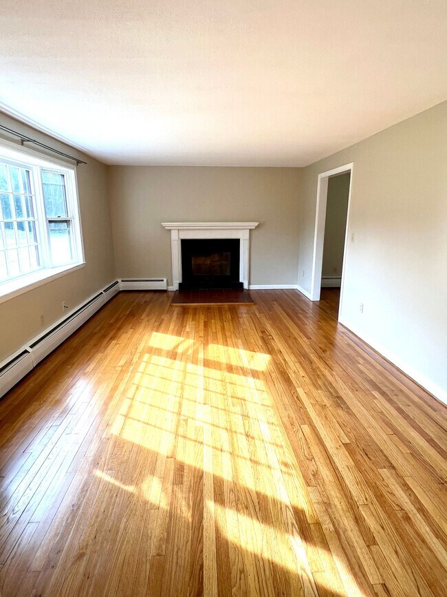 Building Photo - 13 Meadowbrook Ln