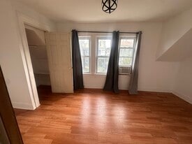 Building Photo - 21 Elm St