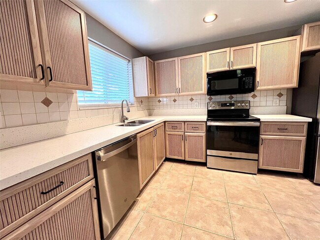 Building Photo - 2246 Discovery Cir W