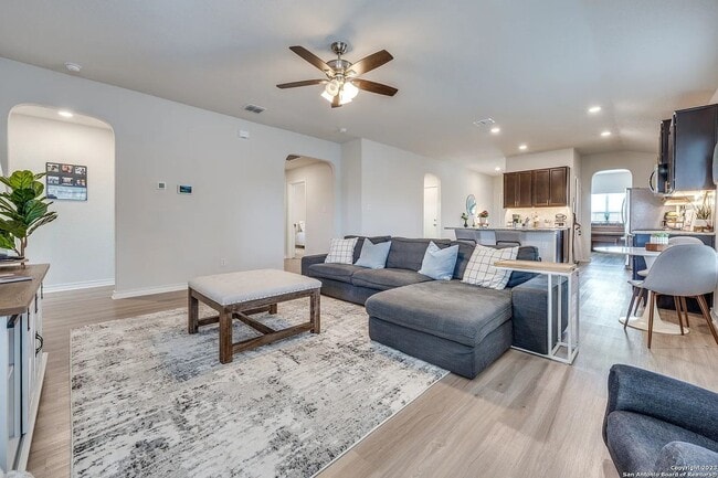 Building Photo - Beautiful 3BR 2BA Home w/ Fenced Yard • Full Kitchen Suite • Attached Garage in San Antonio