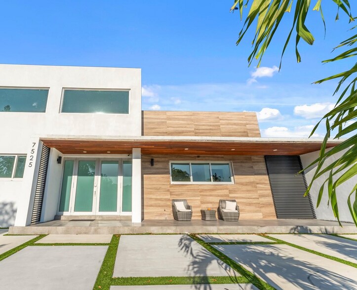 Building Photo - 7610 Bayside Ln