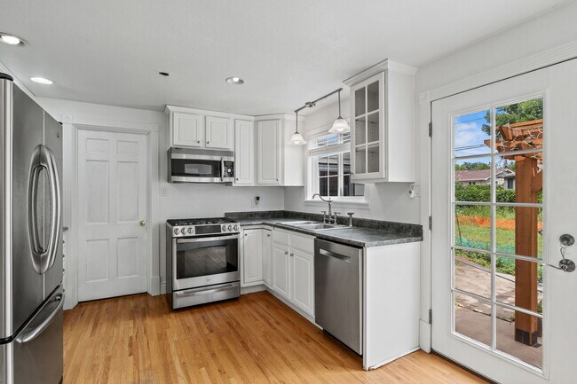 Building Photo - 2912 Drakestone Dr