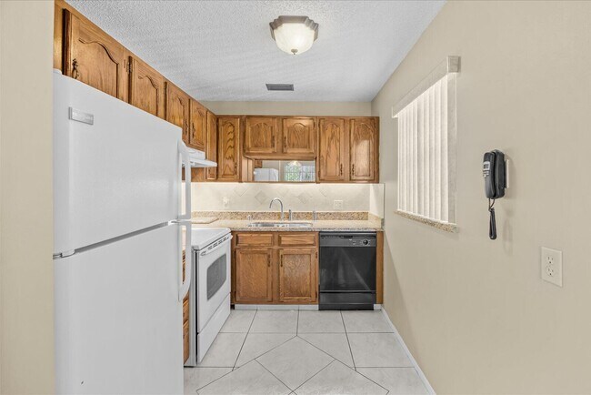 Building Photo - 29 Lake Vista Trail