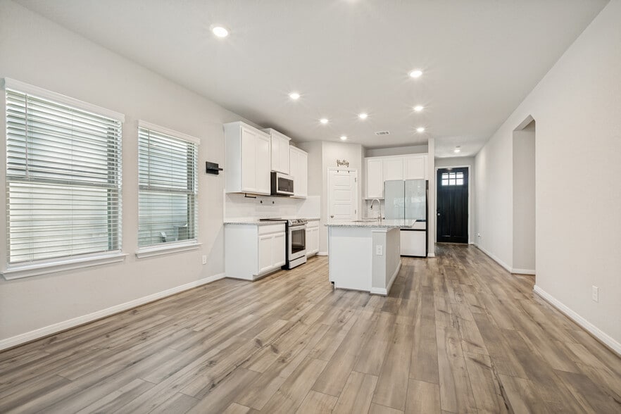 Building Photo - 9511 Bonito Falls Dr